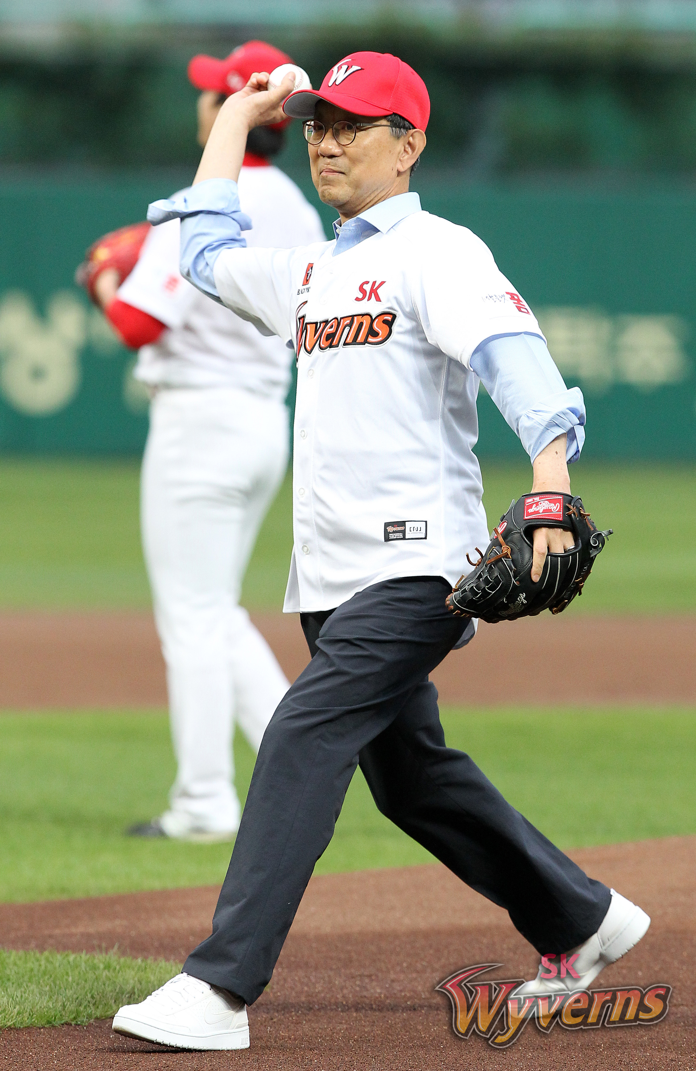 '16 진인주 총장 프로야구 '인하공전의 날' 행사 시구 '16 진인주 총장, 프로야구 '인하공전의 날' 행사 시구.jpg